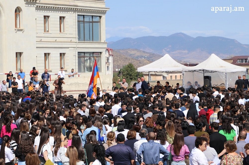 «Власти Армении должны приехать и четко ответить на наши вопросы». Митинг в Степанакерте. Фоторепортаж