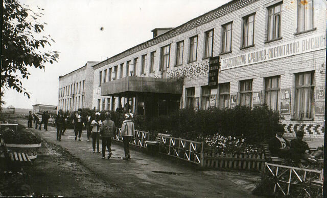 Дача виднеется вдалеке, самое последнее сооружение.