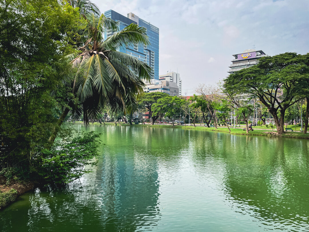Люмпини бангкок. Парк Люмпини. Парки Lumphini Бангкок. Парк Люмпини Бангкок фото. Площади для прогулок в Бангкоке.