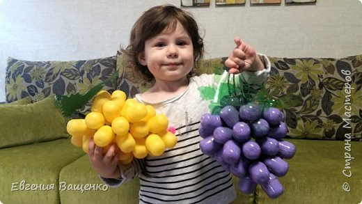 Стоковые фотографии по запросу Kinder surprise