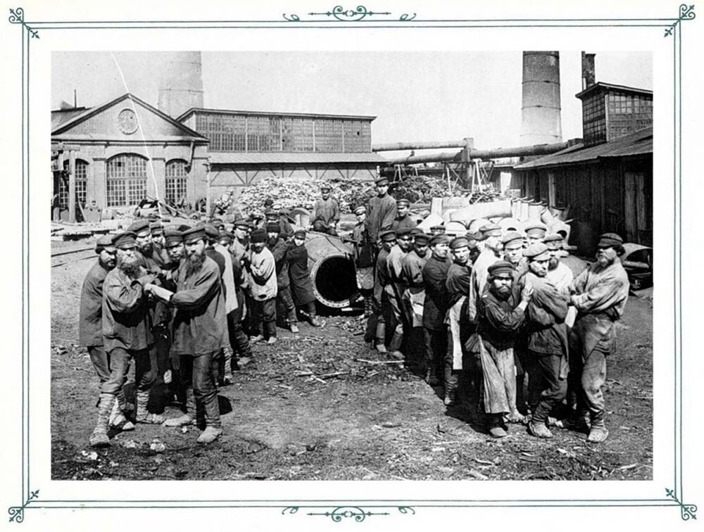 рабочие казармы царской россии. хитров рынок (начало 20 века). казармы российской империи в 19 веке. ленские прииски 19 век. быт рабочих до революции.