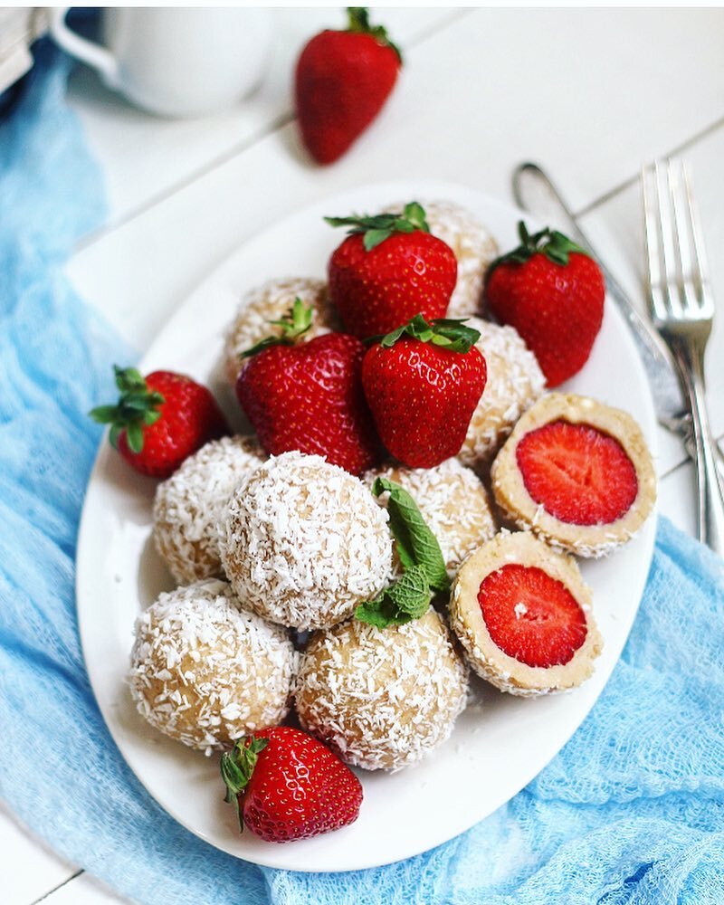 Творожные шарики с клубникой