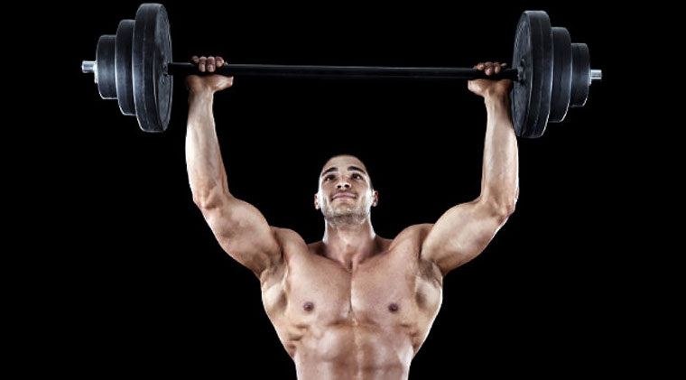 
Смотрит на штангу, «медвежий хват» — все это плохо кончится