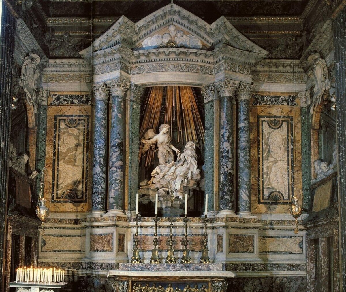 Капелла Корнаро римской церкви Санта Мария делла Веторрия.