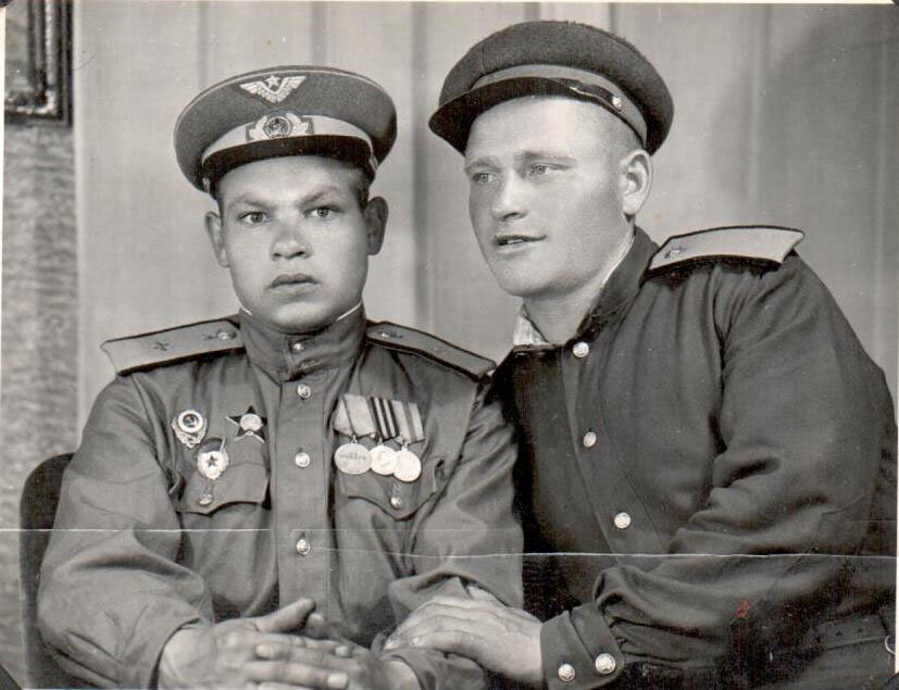 Михаил Петрович справа