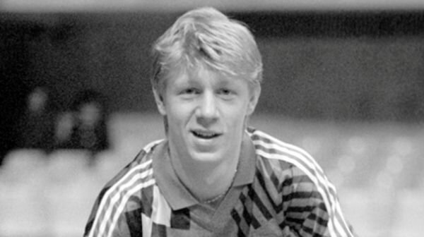 Еременко в футболке клуба "Механизатор"