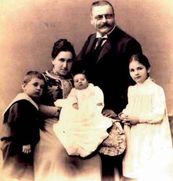 Алоис Альцгеймер с семьей.