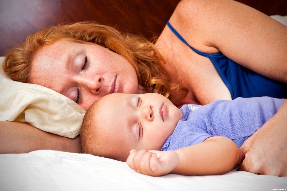 Sleeping mom. Совместный сон. Мама во сне. Совместный сон с малышом. Мама с ребенком сон.