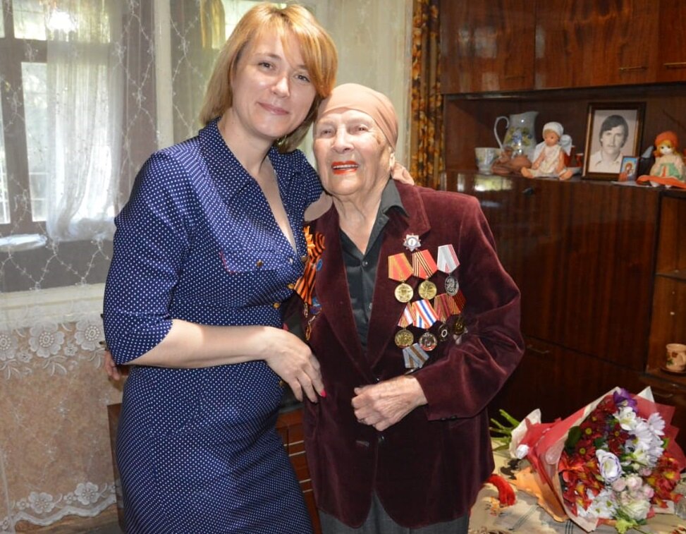 Во время поздравления ветеранов были соблюдены все необходимые меры безопасности в условиях сложной эпидемиологической ситуации.