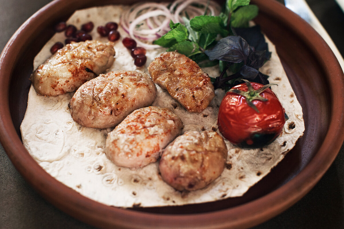 Шашлык из бычьих яиц. Фото из открытых источников