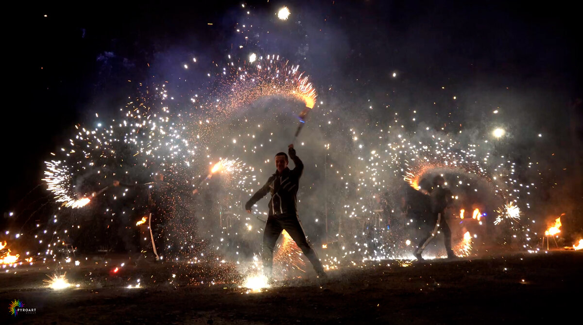 Могучие фаер-парни
