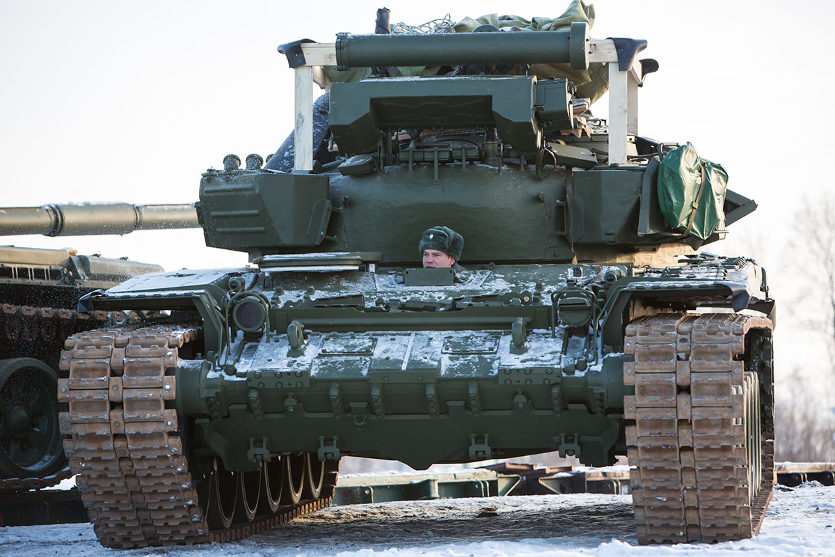 Сколько т72. Танк т72. Т-72б3. Т-72 без бортовых экранов. Т-72 корма.