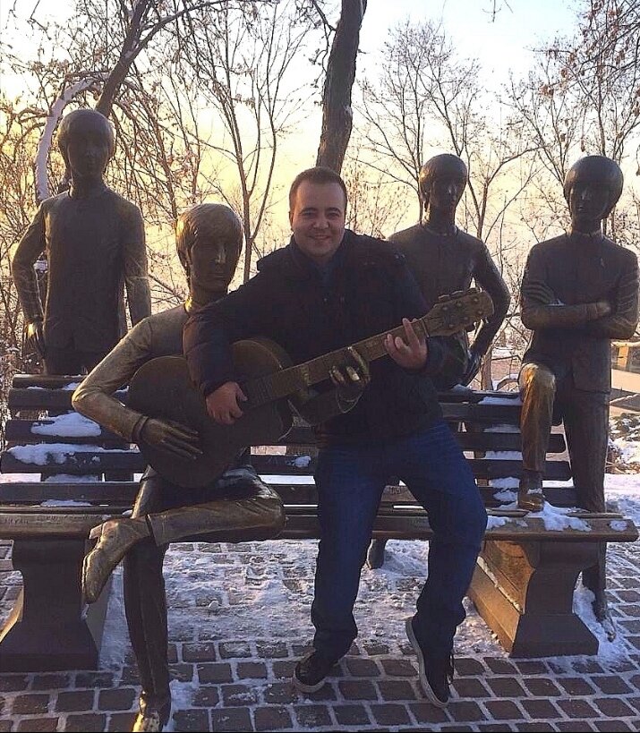 Алматы, гора Кок-Тебе, памятник группе "The Beatles" 