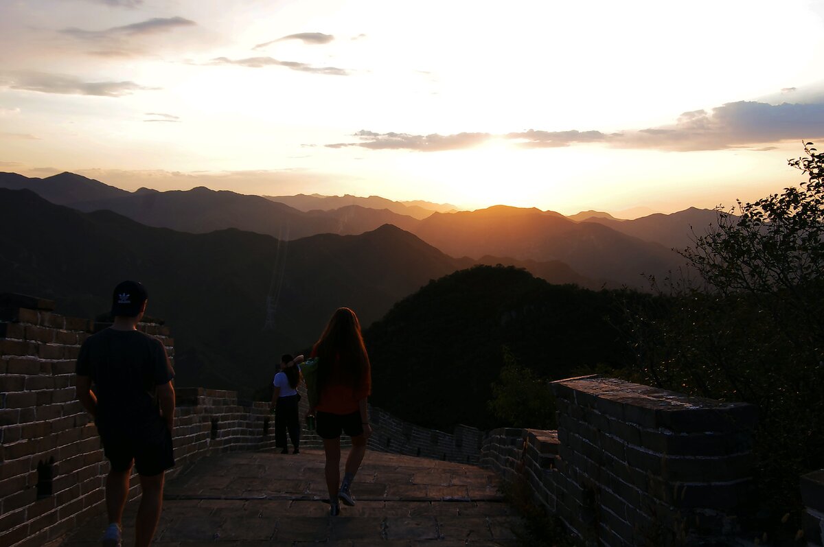 Все, чего так требует его душа, это хоть каких-то перемен, которые все никак не случаются. 