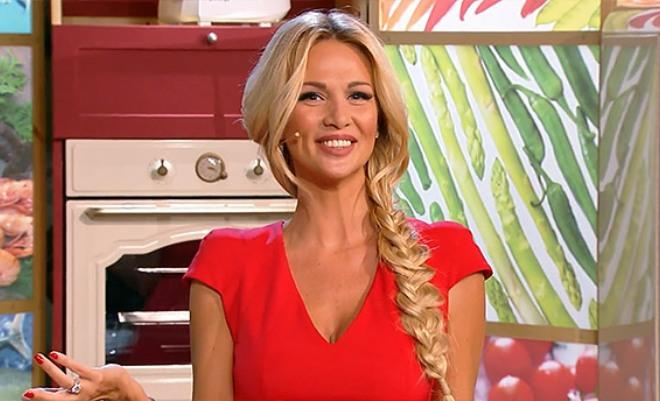 Виктория Лопырева в передаче «Футбольная кухня»