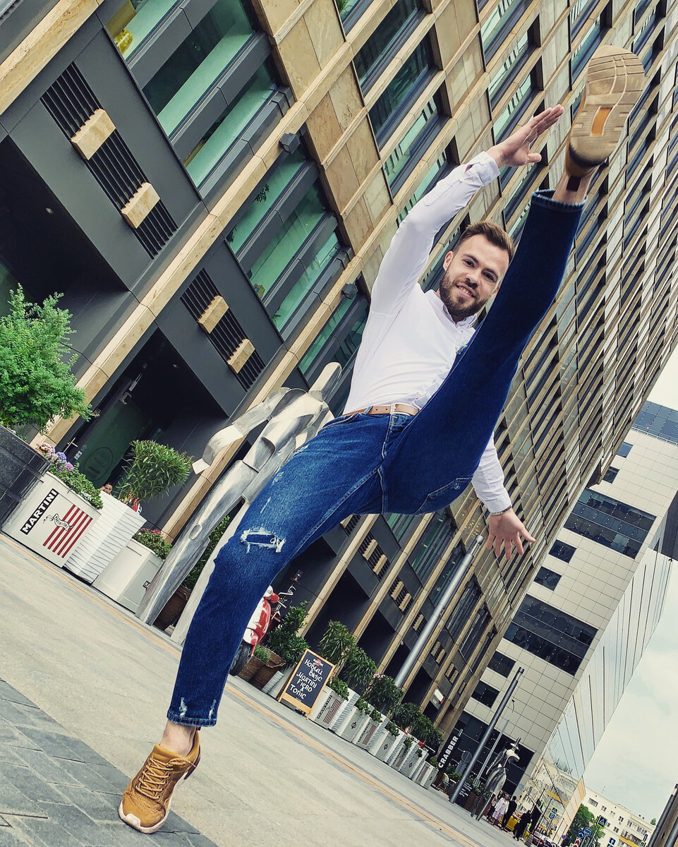 Я иду шагаю по Москве ( на Белорусской)