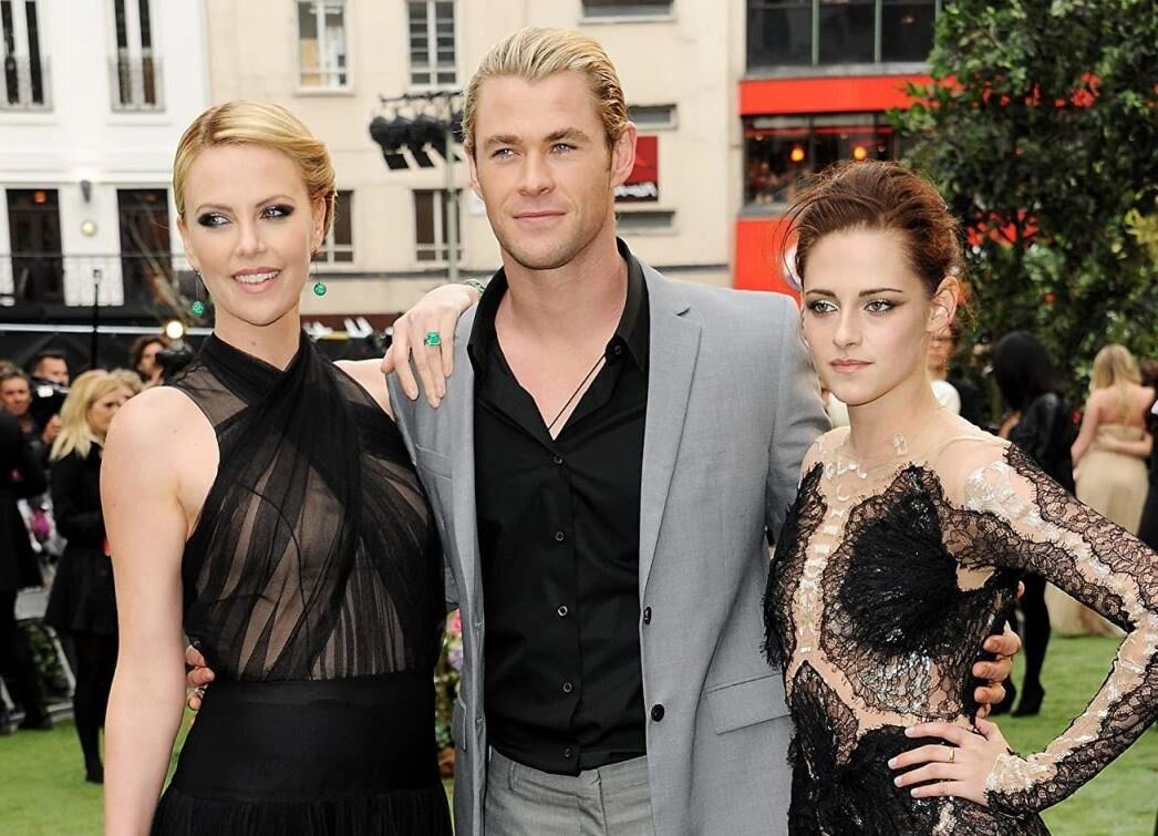  Шарлиз Терон, Крис Хемсворт, Кристен Стюарт