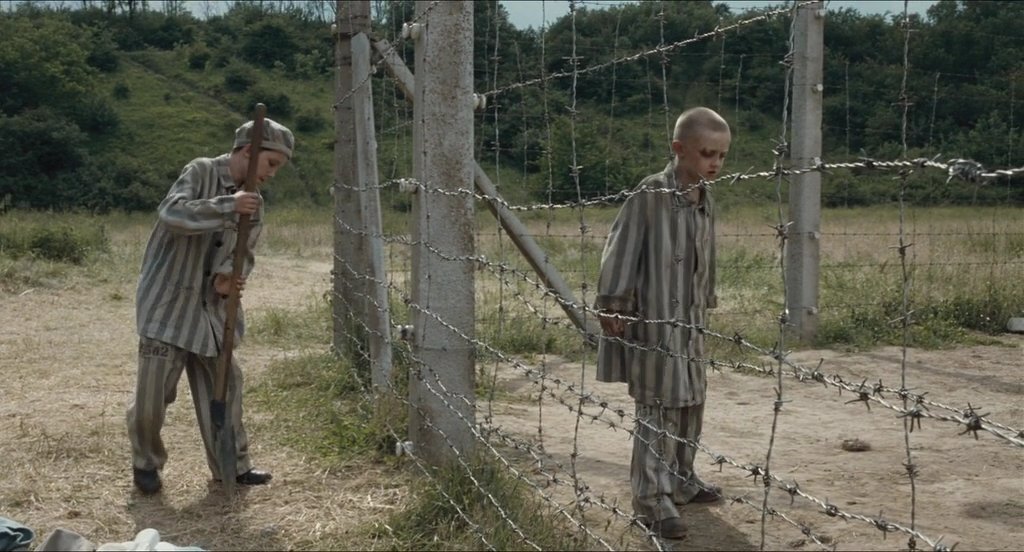 Кадр из фильма Мальчик в полосатой пижаме