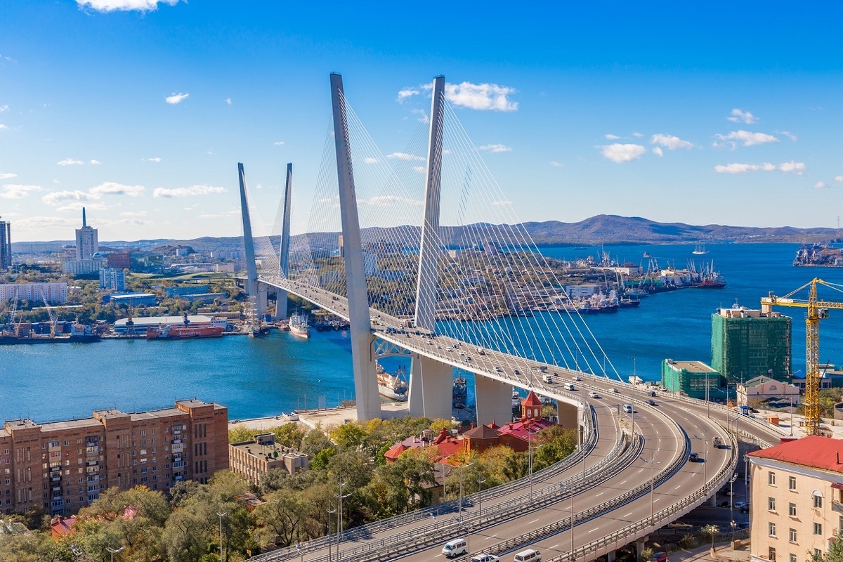 "Золотой мост" через бухту Золотой Рог.