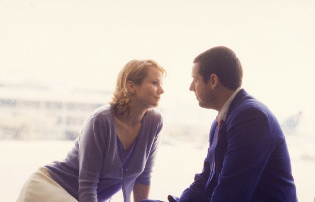 Эмили Уотсон и Адам Сендлер, кадр из фильма «Любовь, сбивающая с ног»