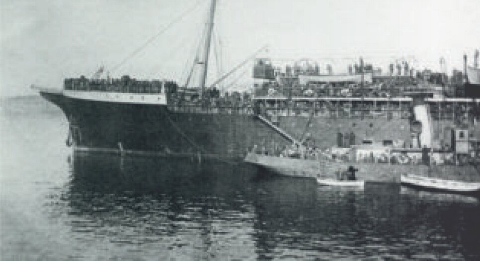 
Погрузка частей Русской армии на пароход «Саратов». Севастополь. 15–16 ноября 1920 года. ГА РФ
