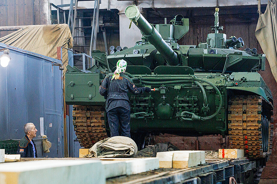 В 2014–2016 годах на фоне санкций ЕС и США «Уралвагонзаводу» потребовалась модернизация под производство «Арматы».Фото: Донат Сорокин/ТАСС