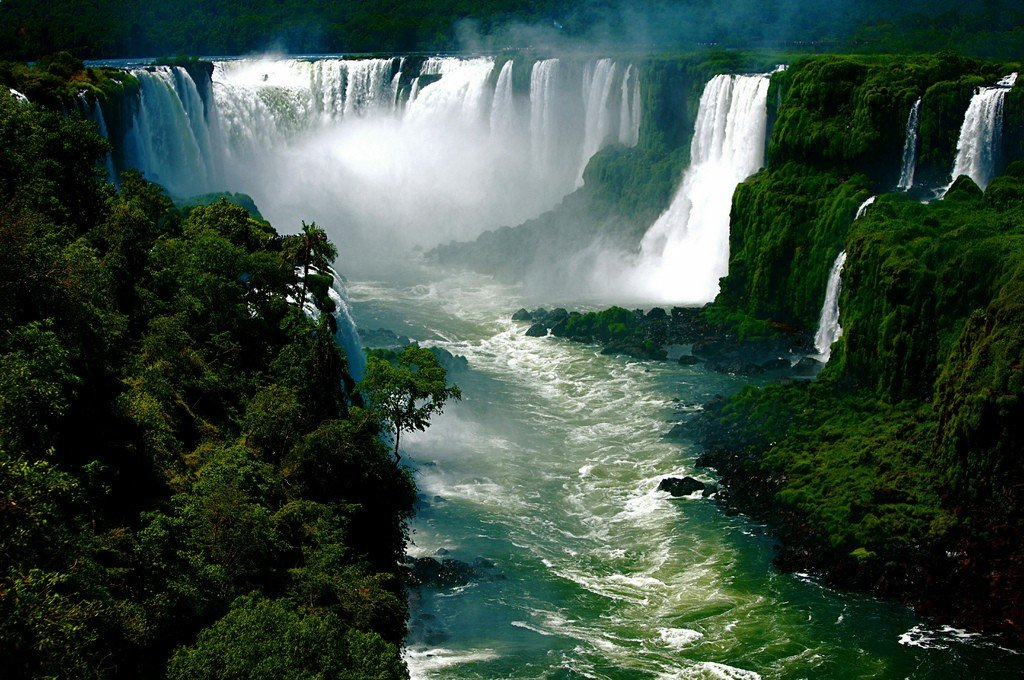 Бразилия водопады игуасу. Водопад Игуасу. Водопады Игуасу (Iguazu Falls). Каскад водопадов Игуасу. Бразилия водопад Игуас.