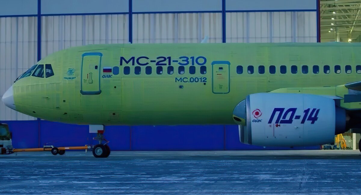 Утром 15 декабря 2020 года перспективный российский авиалайнер «МС-21» впервые взлетел с отечественными двигателями «ПД-14».-2