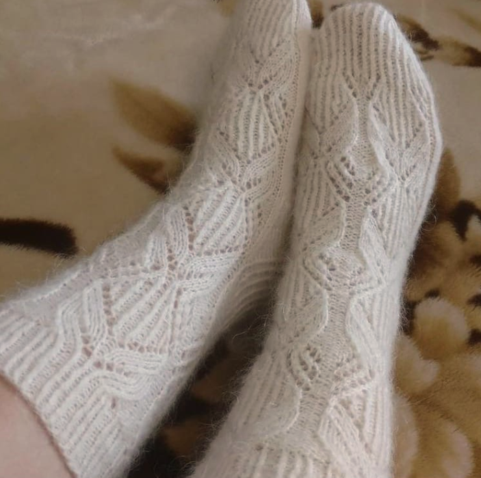 Вязать носочки-моё самое любимое. Это и быстро,в сравнении со свитерами и как то мне ближе/