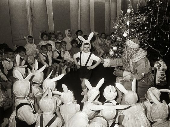 Новогодний праздник в детском саду, 1963 год. Фотохроника ТАСС