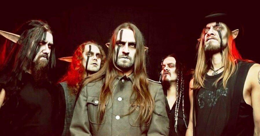 на фото группа Finntroll в образе троллей