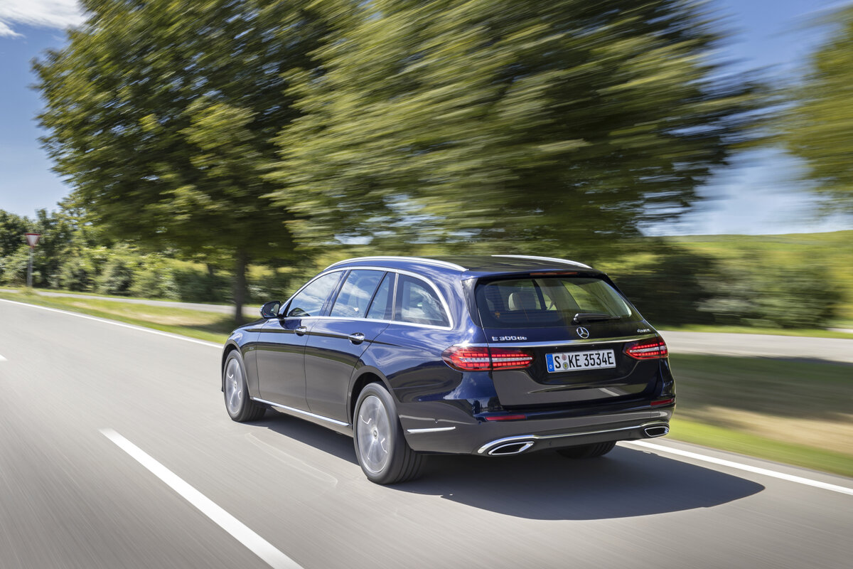 Просторное багажное пространство: вмещается до 1820 литров при длине загрузки два метра.