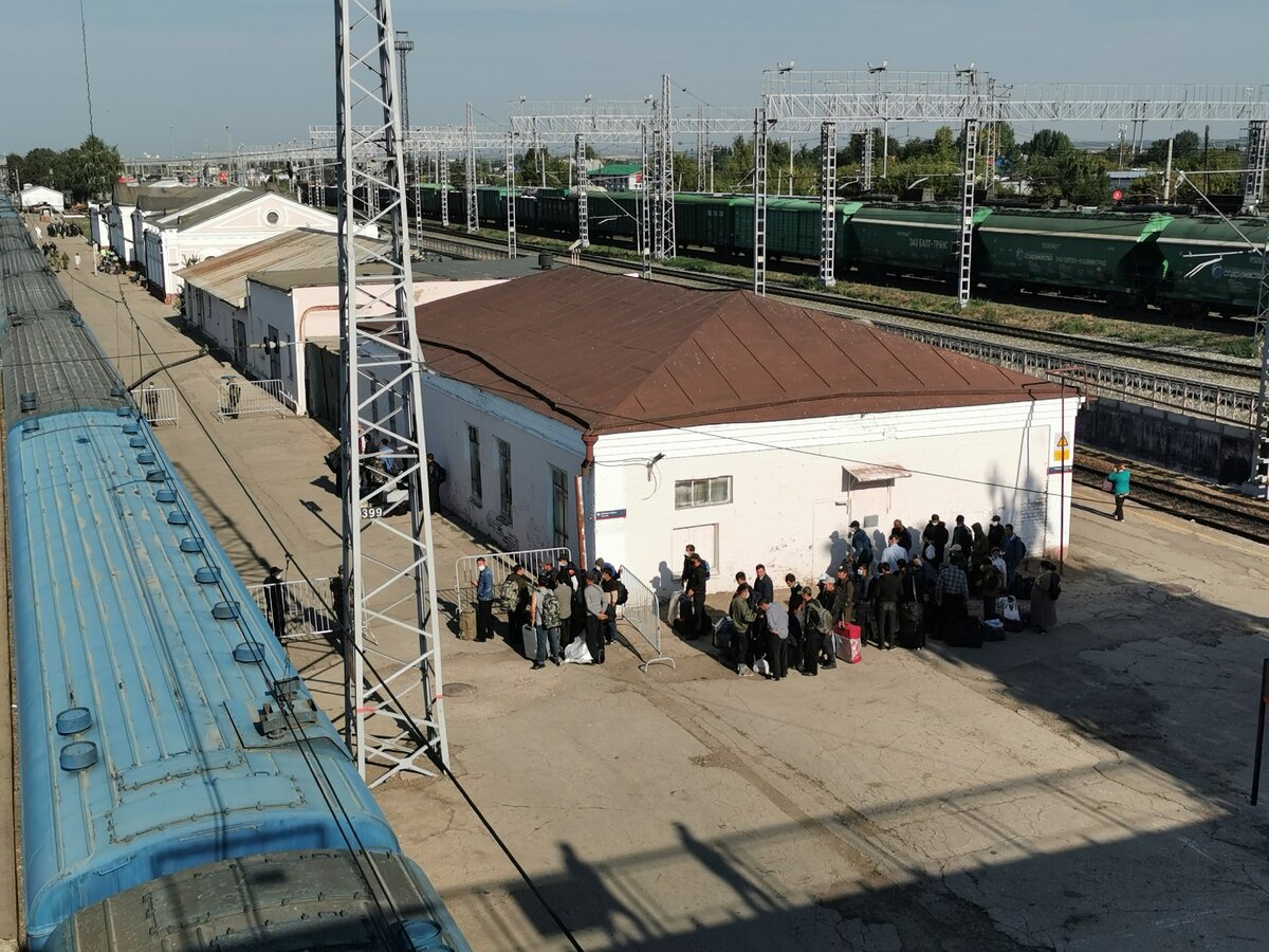                              к таким кардонам только рампы и колючей проволоки не хватает 