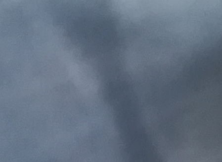 Более темная полоса - место контакта с оснасткой, глубина травленого слоя выше.