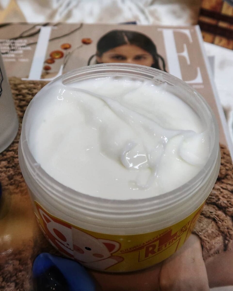 Тянущиися крем с ретинолом