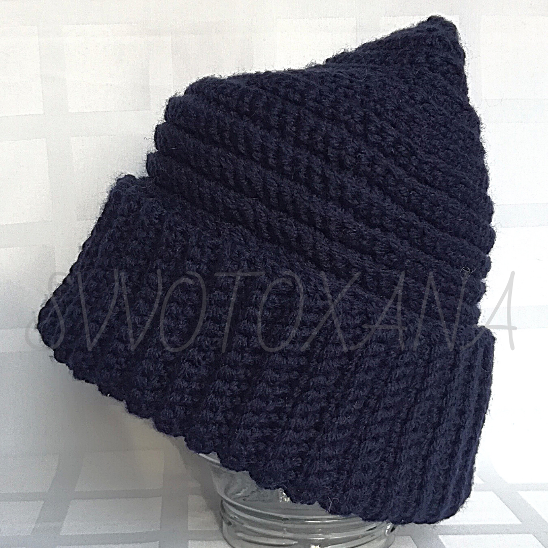 Стильная вязаная шапка