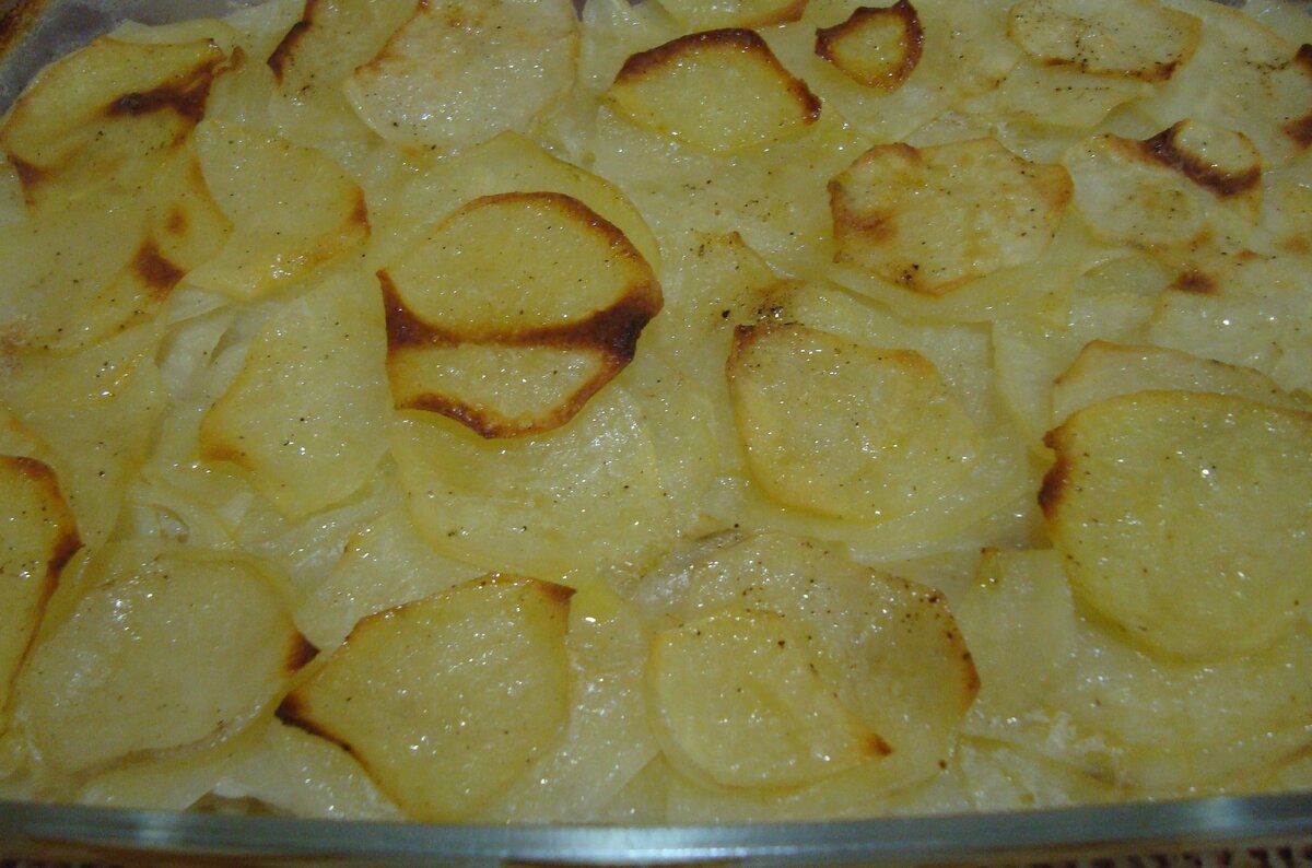Картошку залило водой. Картофель Буланжер в духовке. Картофель Буланжер фото. Картофель Буланжер рецепт. Заливка для картошки.