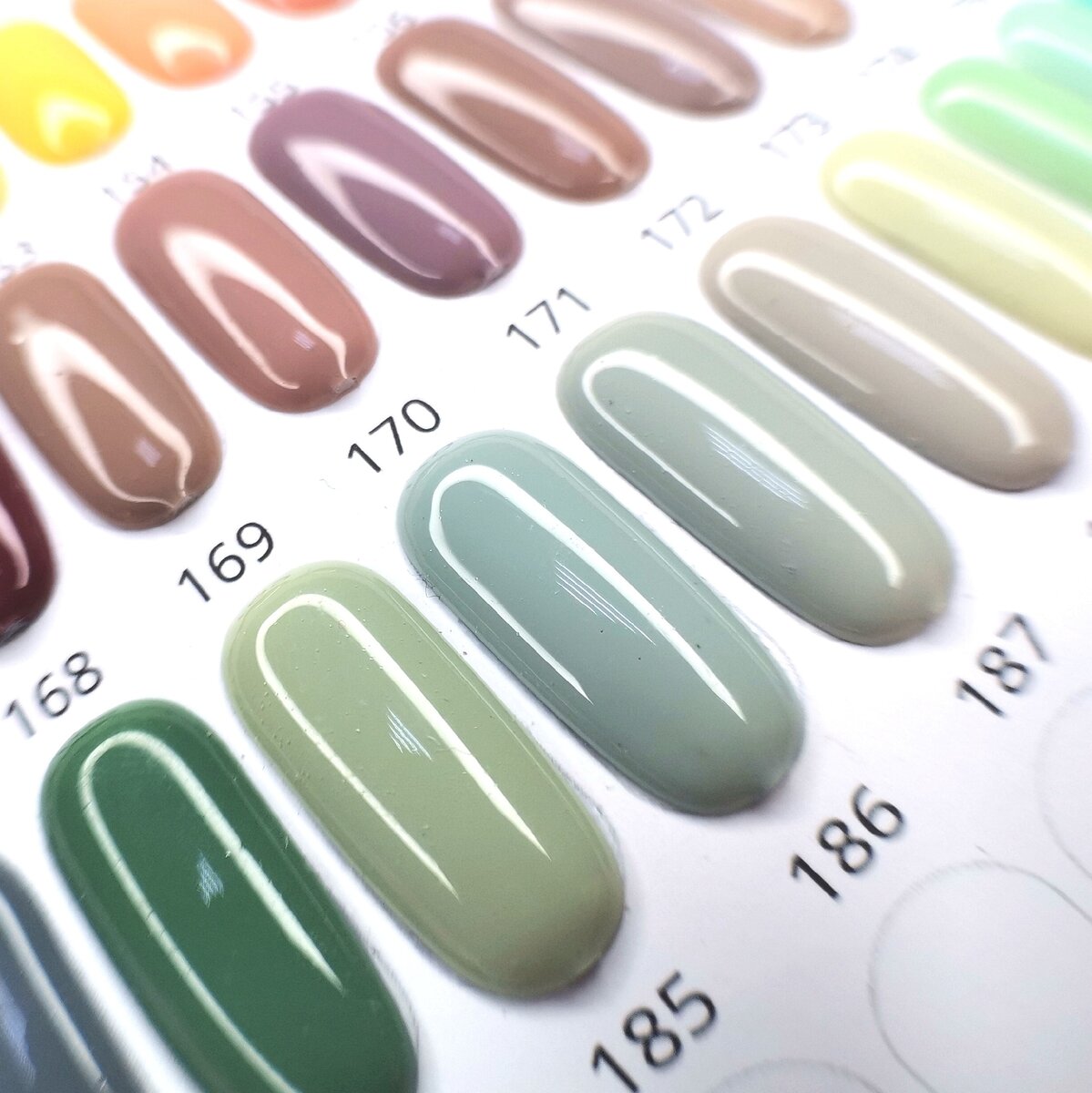 Цвета из классической палитры Адри Коко