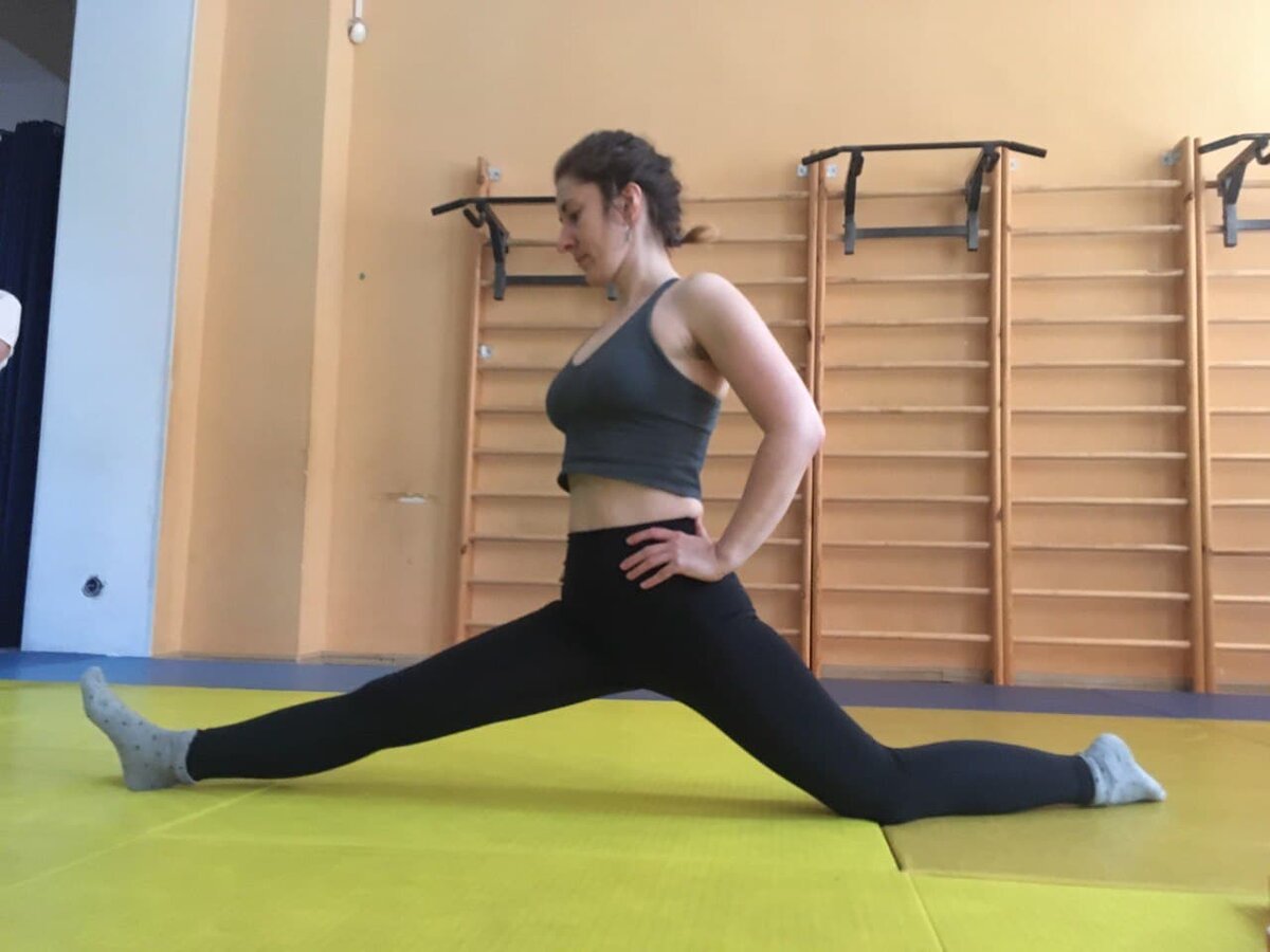 Правый шпагат. 21 см