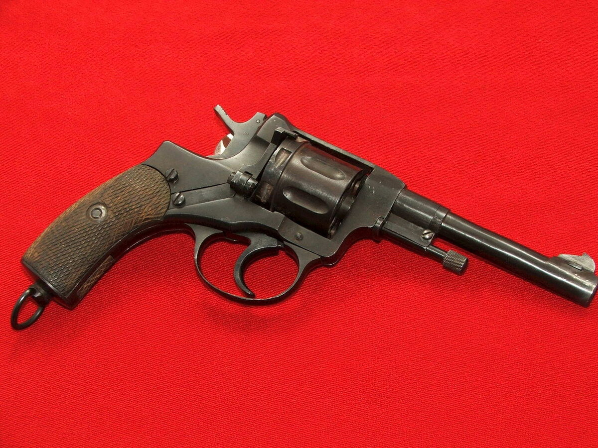Револьвер Наган