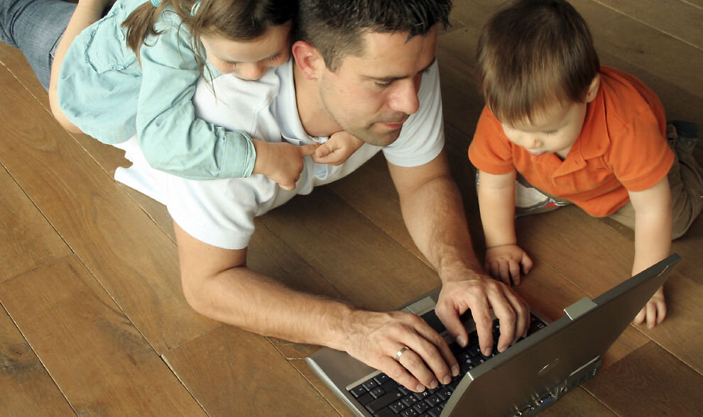 отец одиночка. родители одиночки. отцы и дети. папа и двое детей. материнский капитал папе.