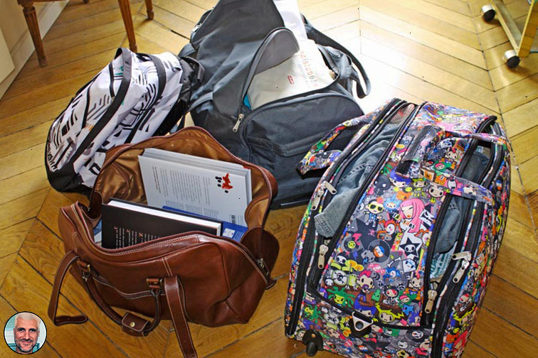 Весь багаж лучше разбить на несколько сумок или частей, чтобы было проще и легче в транспортировке. В таком случае можно быстро достать то, что сейчас нужно