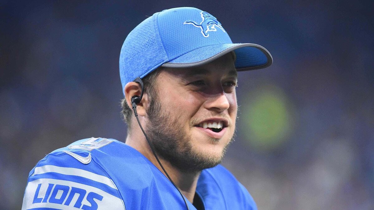 10) И так, открывает десятку самых богатых спортсменов-Мэтью Стаффорд, получающий в год $ 59.5 M (4 355 822 500 рублей) в год. Американский футбольный   квотербек  клуба "Детройт Лайонс ".