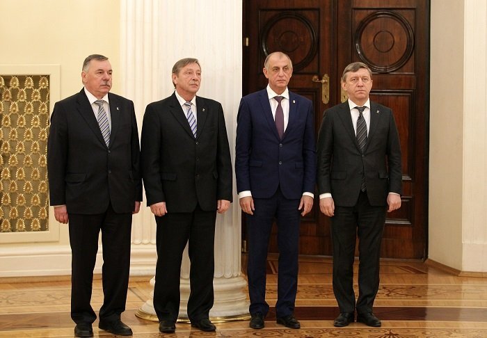 Е. Никольский (второй слева) на заключении петербургским парламентом оглашение о сотрудничестве с Законодательным Собранием Севастополя. Фото пресс-службы ЗС СПб