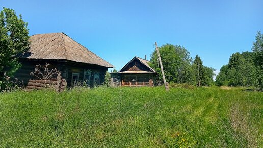 Когда то это была огромная деревня. Сейчас же всё брошено!