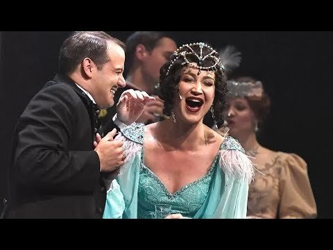 Ольга Бузова на театральной сцене.