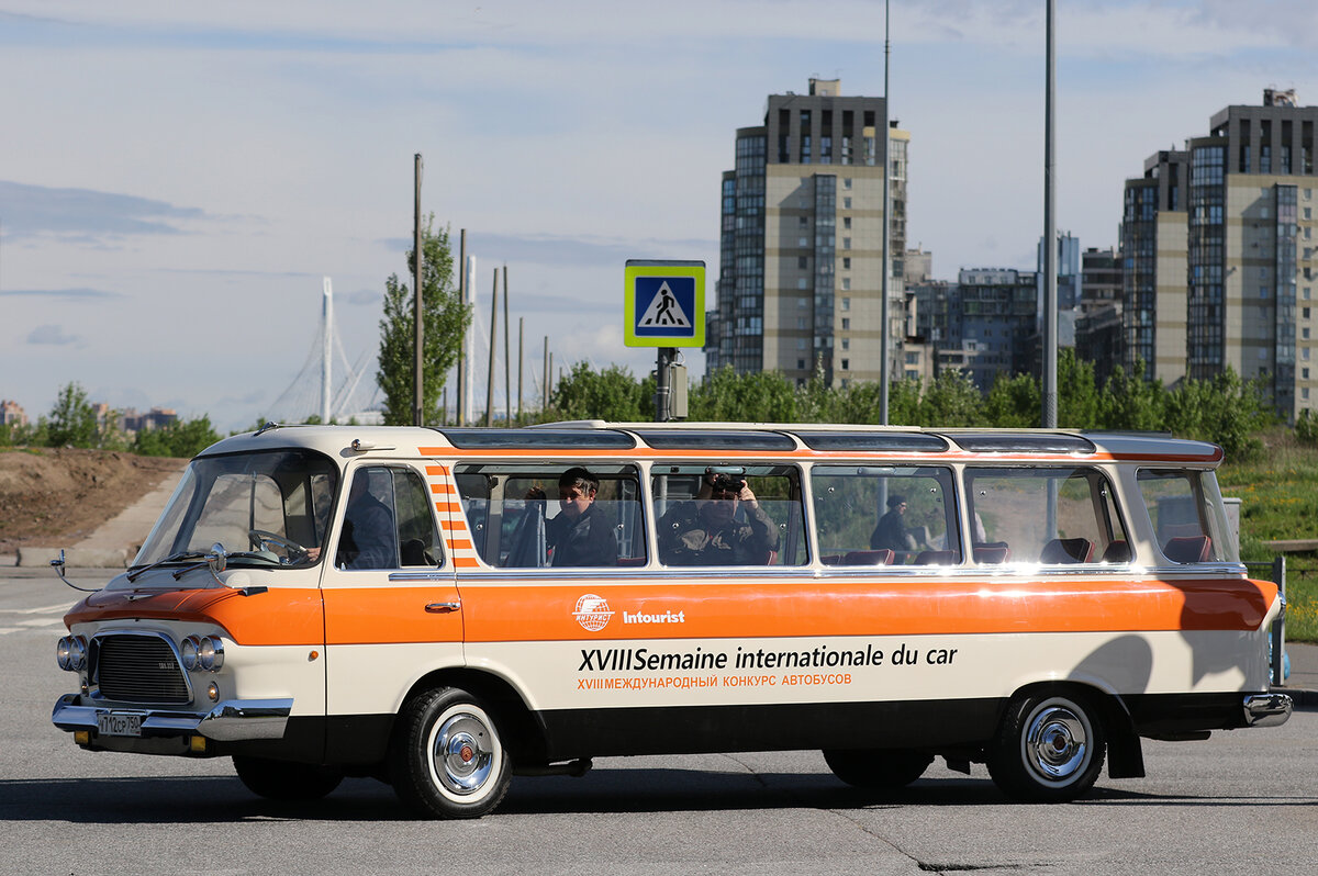 ЗИЛ-118 «Юность» прибыла из музея ЗИЛ, что расположен в московском парке Сокольники