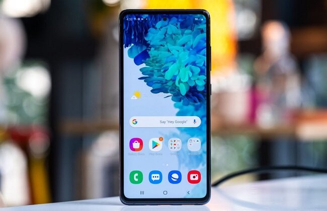 Samsung Galaxy S20 FE - доступный флагманский смартфон