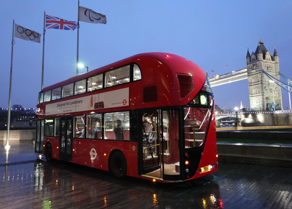 Двухэтажный английский автобус «Рутмастер» — символ Лондона | Учим  английский онлайн | Дзен