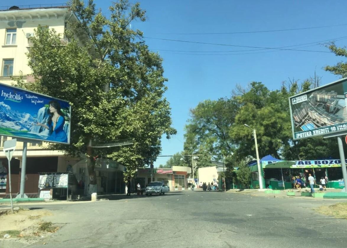 По этому базару мы с вами уже прогуливались. ул. Шота Рустовели